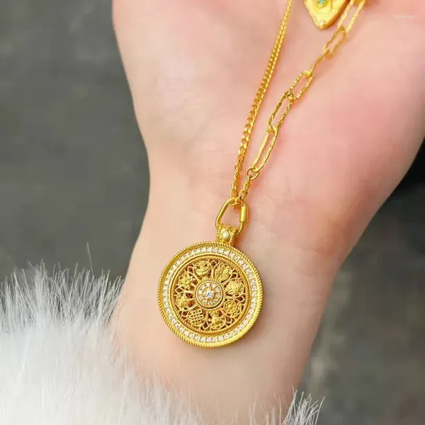 Anhänger Halsketten Foydjew Messing vergoldet 24K Gold Farbe Hohl Runde Acht Schatz Kompass Vintage Mode Halskette Für Frauen