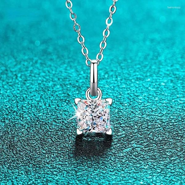 Ciondoli Vera Moissanite 1.2CT Ciondolo taglio principessa per le donne Vendita S925 Collana in argento sterling Collana regalo di compleanno per feste