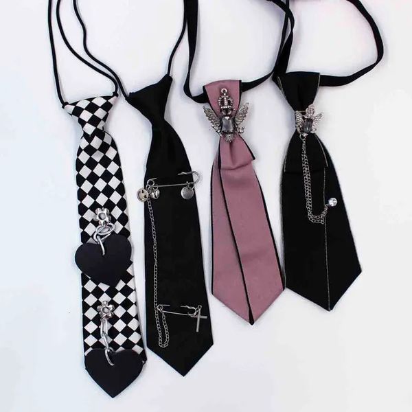 Gravatas Punk Black Gravata Gótica Corrente De Metal Cristal Pingente Jóias Bowtie Noite Ajustável Pré Amarrado JK Camisa Decoração Bow Tie 231019