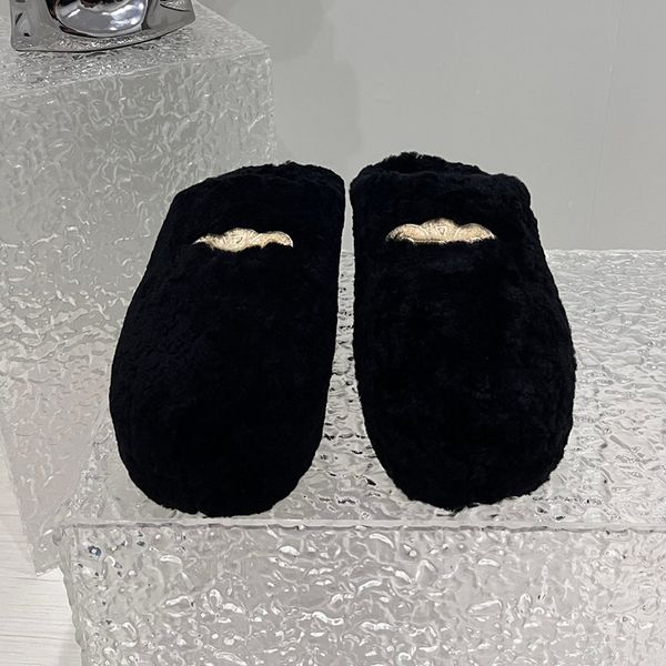 Pantofole invernali nuove a fondo piatto Famose donne designer Calda lana mezzo vassoio Testa tonda in pile di agnello Suola spessa classica rialzata antiscivolo Baotou Slingback Scarpe da donna