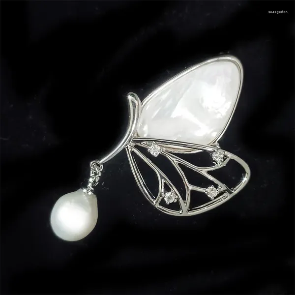 Broschen Elegante natürliche Shell Schmetterling ausgehöhlt Flügel Design Tier Brosche Pin für Frau Süßwasser Perle Corsage Schmuck