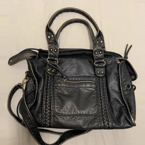 Sacos da noite Moto Biker para mulheres bolsas de designer de luxo bolsas 2023 em pu lavagem vintage velho cobre tecer rebite grande capacidade