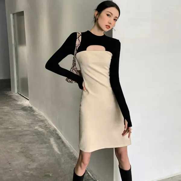 Abiti casual 2023 Autunno A-line Scava Fuori Pullover Flare Vita Side Split Slim Street Wear Abito beige per le donne D036