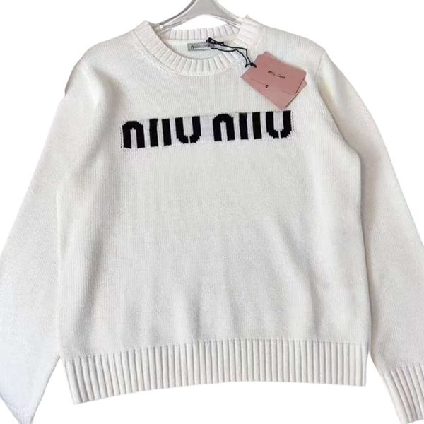 Miumius Sweater Designer Moda Feminina Início do Outono Carta Bordado Suéter Feminino de Malha Redondo Pescoço Manga Longa Jacquard Pulôver Commuter Trend