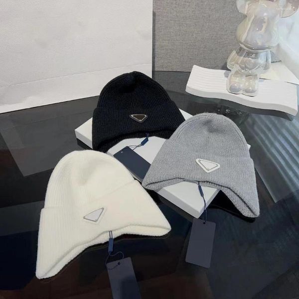 Berretti Cappello da donna Beanie Solido elastico Protezione per le orecchie Senza bordi Autunno Inverno Etichetta in tessuto lavorato a maglia Chap De Malha 2023