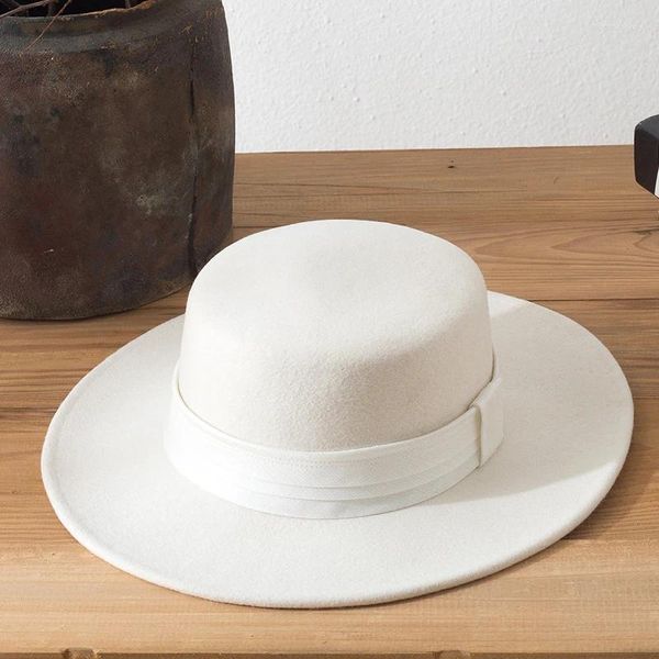 Berets 2023 branco puro feltro lã fedora para mulheres inverno primavera quente plana borda jazz chapéu vintage casamento mostrar festa sombrero boné