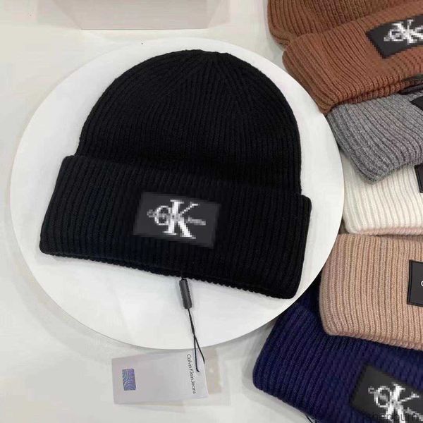 Cappello lavorato a maglia da donna di marca di moda c k Beanie Cap ufficiale sincrono originale singolo 1 1 cappello caldo regalo di compleanno da uomo