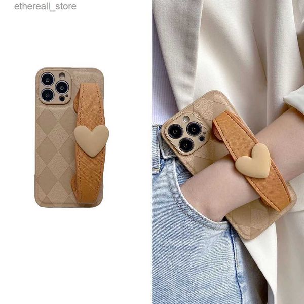 Casos de telefone celular moda xadrez pulseira titular caso de telefone para iphone 14pro / 14pro max cross-body strap mobile shell case q231021