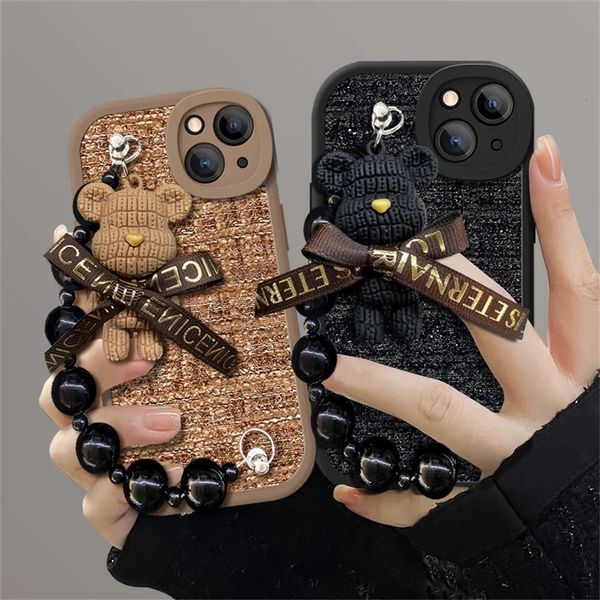 Handyhüllen Korean Cute Cartoon 3D Bär Handgelenkkette Wollgitter Soft Case für iPhone 15 14 13 12 Pro Max 11 X XS XR Objektiv Schutzhülle 231021