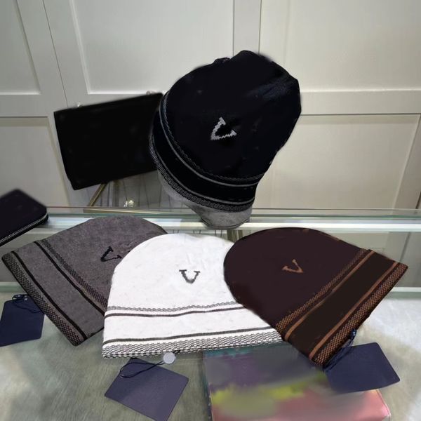 Erkek Bonnet için Sıcak Tasarımcı Şapkası Luxe Luxe Kış Şapkaları Kahverengi Siyah Kafatası Kapakları Çok Tarz Kafalar Sıcak Gorra Seyahat Açık Lüks Şapkalar Mz012