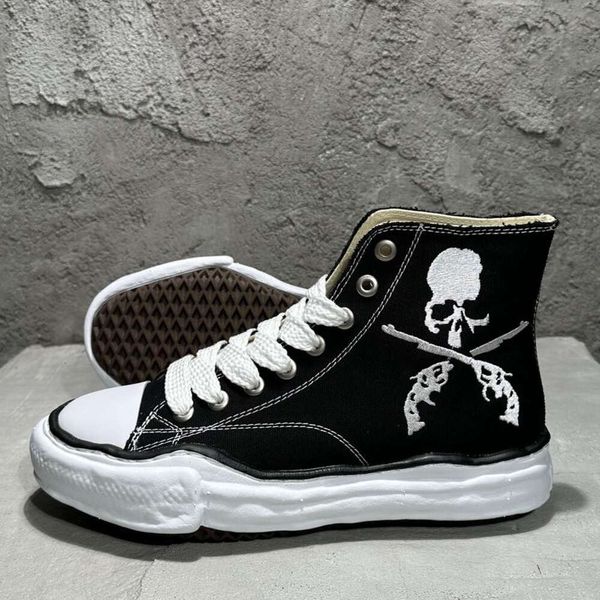 Scarpe di tela da donna Cilindro alto Giapponese coreano MMY Teschio Piattaforma sinistra Ruota Ricamo Suola spessa Sneakers da uomo