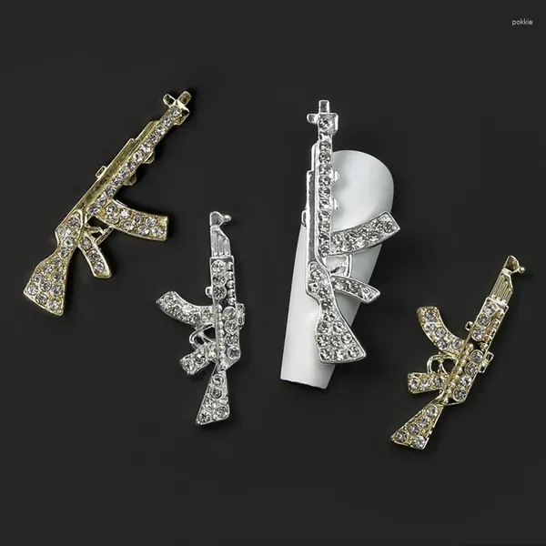 Decorazioni per nail art Stile punk Pistola in lega di zirconi Moda strass lucido Accessori per manicure in metallo argento oro Commercio all'ingrosso