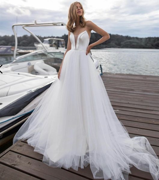 Abiti da sposa semplici lunghi in tulle con scollo a V A-Line in raso avorio Sweep Train Abito da sposa Corsetto Indietro Vestido de novia Abiti da donna