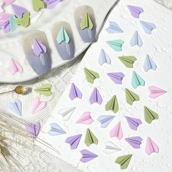 Decorações de arte de unhas 100pcs Kawaii Cute 3D Mini Paper Aircraft Resina 7 9mm Cabochão Ornamento Jóias Encantos Manicure Peças