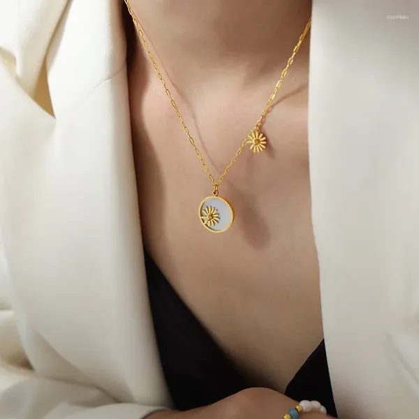 Ожерелья с подвесками ALLME, шикарный белый цвет, медальон с изображением ромашки, круглая монета для женщин, колье из титановой стали с PVD-покрытием 18 карат