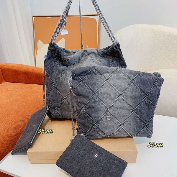 Borsa tote 22 Borse shopping Grand in denim nero Tote Travel Designer Borsa a tracolla da donna Borsa a tracolla più costosa con catena in argento Gabrielle trapuntata 36CM6