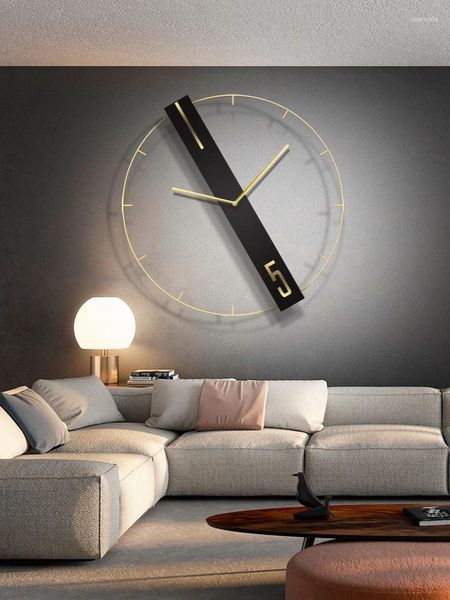 Orologi da parete Orologio al quarzo cinese muto Metallo minimalista leggero Lusso moderno Design digitale Horloge Murale Decorazione sospesa