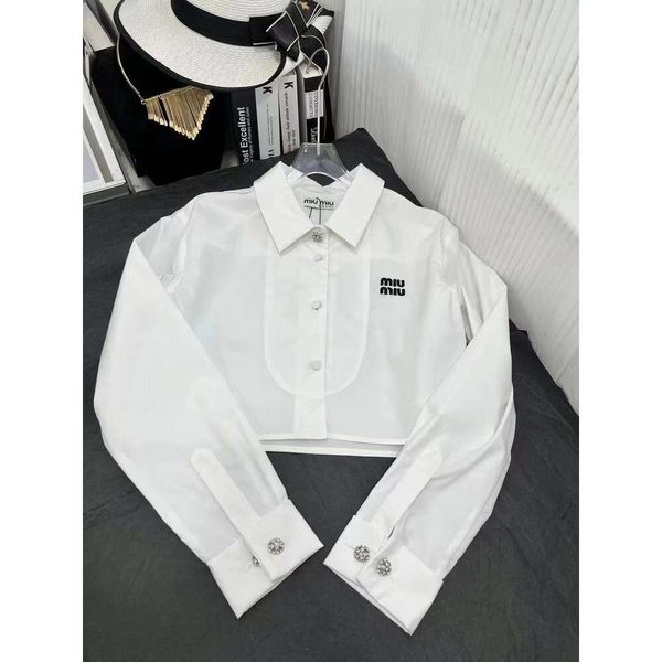 Miumius Camisa Designer De Moda De Luxo Mulheres Início Da Primavera Letras Nova Pequena Gola Polo Cuff Strass Botão Decoração Manga Longa Camisa Curta