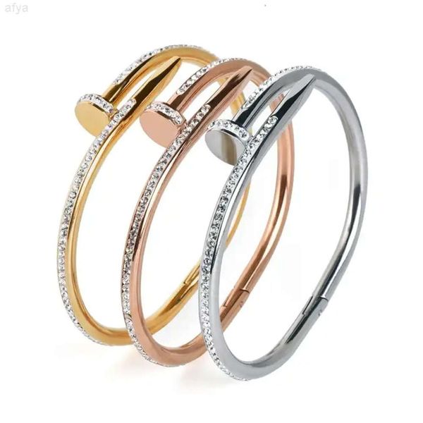 Atacado banhado a ouro pulseira de unhas de aço inoxidável e pulseira de meninas com pulseiras mãe de zircônia para presente