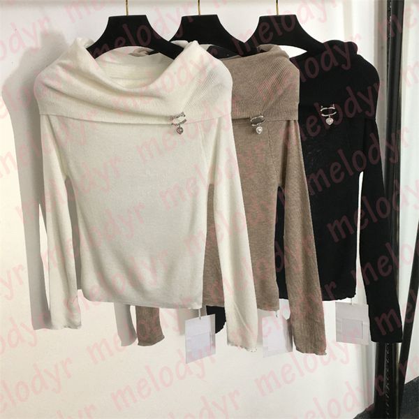 Maglione da donna a maniche lunghe con collo alto lavorato a maglia sottile con spilla a lettera Camicia con fondo lavorato a maglia di design di lusso