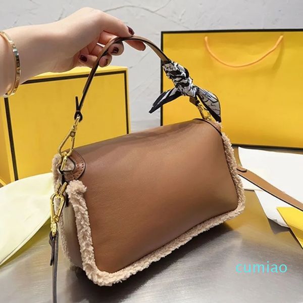 Vendita all'ingrosso borsa baguette con patta borse a tracolla borsa a mano in vera pelle oro metallo lettera fibbia tracolla rimovibile portafoglio a spalla da donna decorazione in velluto a coste