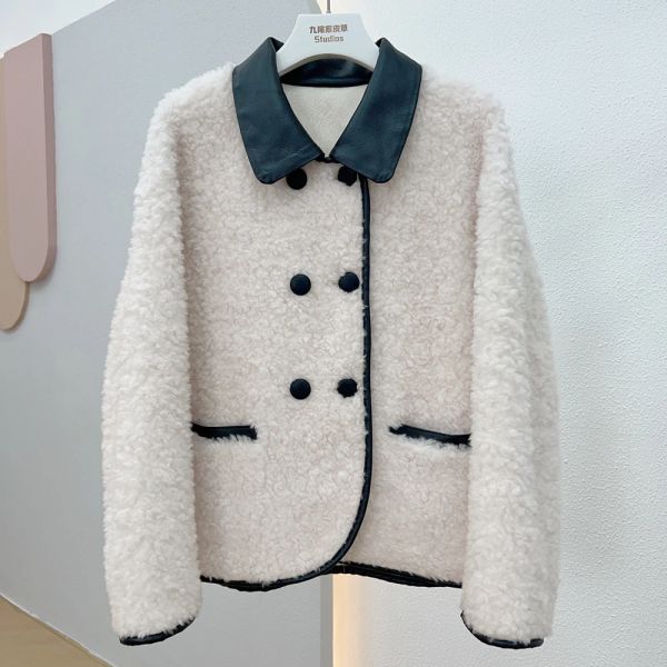 Cappotto da tosatura femminile in vera pelliccia di agnello e pecora, mantieni caldo con un cappotto di pelliccia spessa. Cappotto in lana di agnello con pelliccia naturale, colletto in shearling