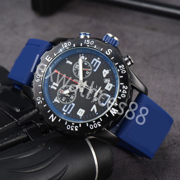 AAA Kalite Üst Lüks Mens Watch Quartz Dayanıklılık Pro Avenger Kronograf 44mm Saatler Çok Renkler Kauçuk Erkekler Cam Bilek Swatches