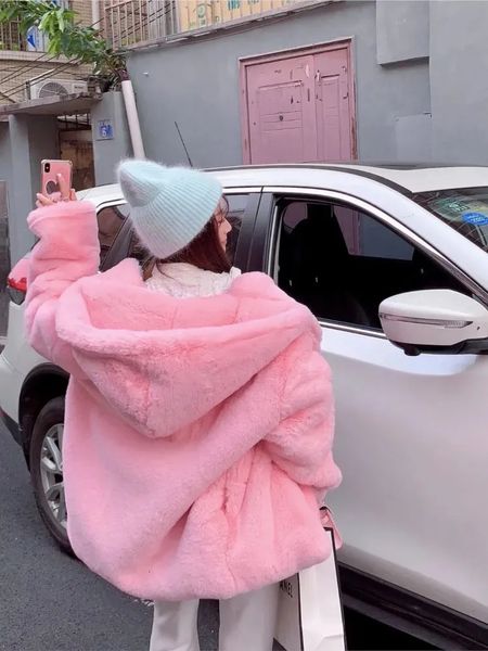 Pelliccia da donna finta dolce rosa cappotti donna donna inverno spesso caldo streetwear coreano strada con cappuccio moda peluche giacca tuta sportiva 231023