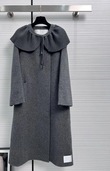 Giacche da donna 2023 Prodotti Autunno E Inverno. Cappotto in cashmere double face con collo a scialle in maglia staccabile!