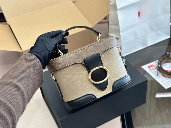 Borsa box vintage in edizione limitata, questa emana una consistenza premium ed è super versatile.