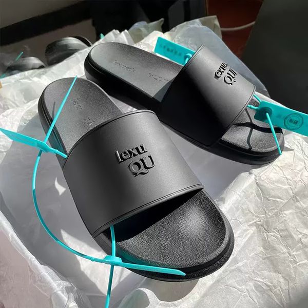 Sandália de slide de luxo masculina designer famoso mulher conforto chinelo plano piscina borracha embutida letra preta fácil de usar com caixa verão fora clássico sapato plano de praia