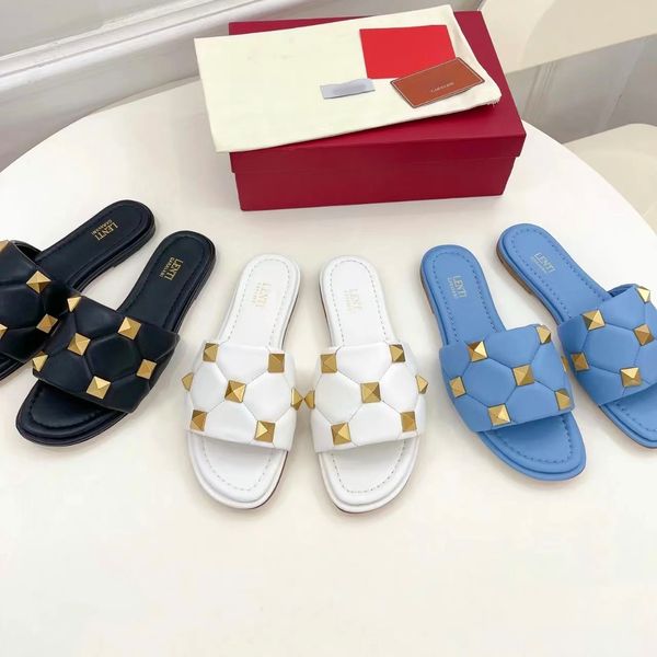 Roman Stud Quilted Designer terliği Kadınlar için Lüks Erkekler Nappa Deri Slide Düz Perçin Seksi Yaz Dışarıda Giymesi Kolay Ayakkabı Plajı Düz ​​Sandal