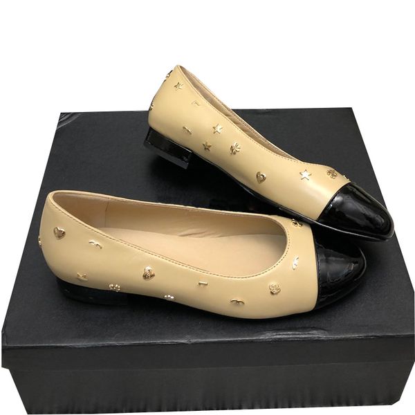 Damen-Loafer-Kleiderschuhe, Slip-on-Ballettschuh, Designer-Lammleder-Buchstabe, klobige Low-Heels-Slides, klassische Damen-Pantoletten mit herzförmigem Freizeitschuh mit Staubbeuteln