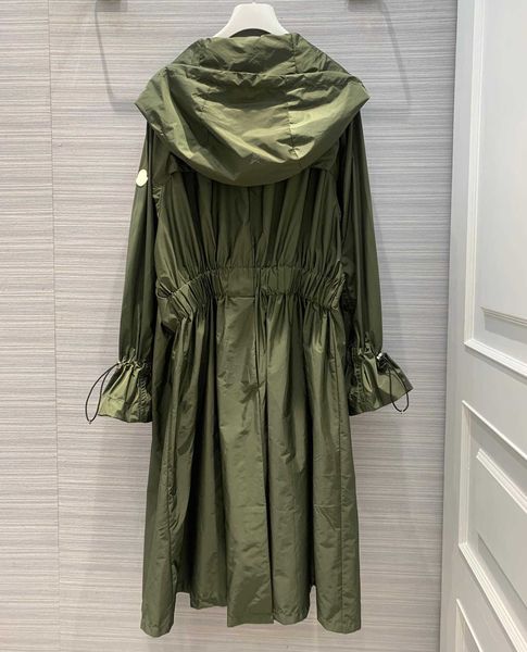 2023 designer feminino trench coats médio e longo casacos de manga longa jaqueta sólida com capuz jaqueta corta-vento