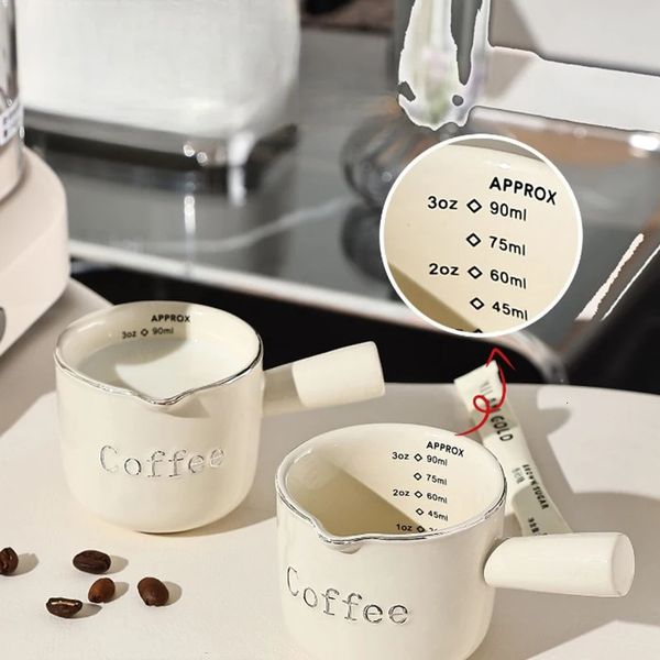Jarras de leite Mini Xícara de Cerâmica Jarra de Creme Pequena Jarra de Medição de Café Espresso com Alça Latte Mixer Escala Medida Canecas 231023