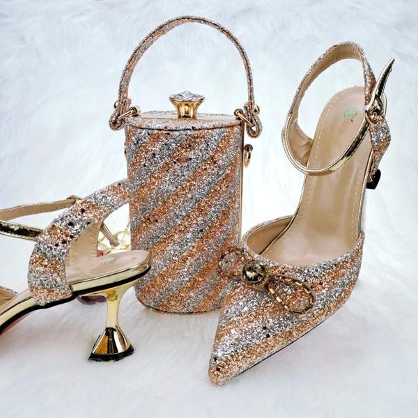 Sandali Bellissime scarpe colorate da donna a punta abbinate alla borsa con decorazione in cristallo Abito africano con décolleté e borsa MD2823 Tacco 8 cm