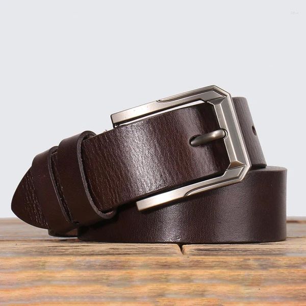 Larghezza cinture 3,8 cm Cintura da uomo in pelle di mucca con strato superiore Design alla moda Fibbia ad ardiglione in lega Cinturini per jeans vintage reali