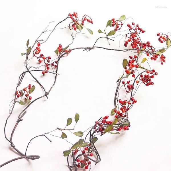 Flores decorativas Parede da parede Artificial Flower Vine Fruit Branch Rattan Red Party Decoration Birthday de Natal