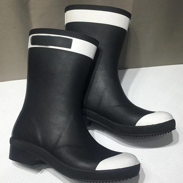 Chanells Chaannel Kadın Tasarımcı Boots Lüks Moda Bayanlar Ayakkabı Yağmur Çimleri Chanellies Siyah Beyaz Karışık Renk Panjları Düşük Topuk Kadın Boot