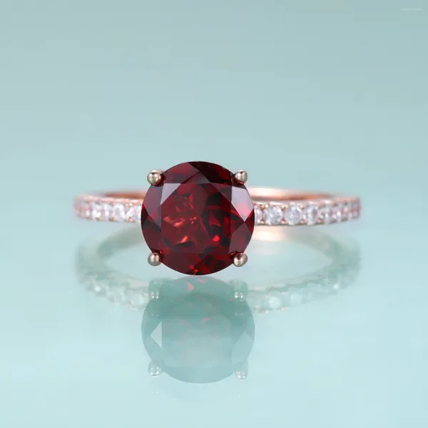 Anelli a grappolo GEM'S BALLET Anello di fidanzamento con pietra preziosa rossa granata rotonda da 8 mm Argento sterling 925 con pavé di diamanti simulati CZ per donna