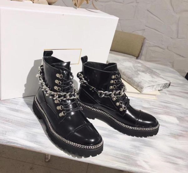 Черные лакированные кожаные армейские ботинки до щиколотки ChainLink Accents, ботинки с круглым носком, шнуровкой и пряжкой, ботинки Martin, роскошные дизайнеры