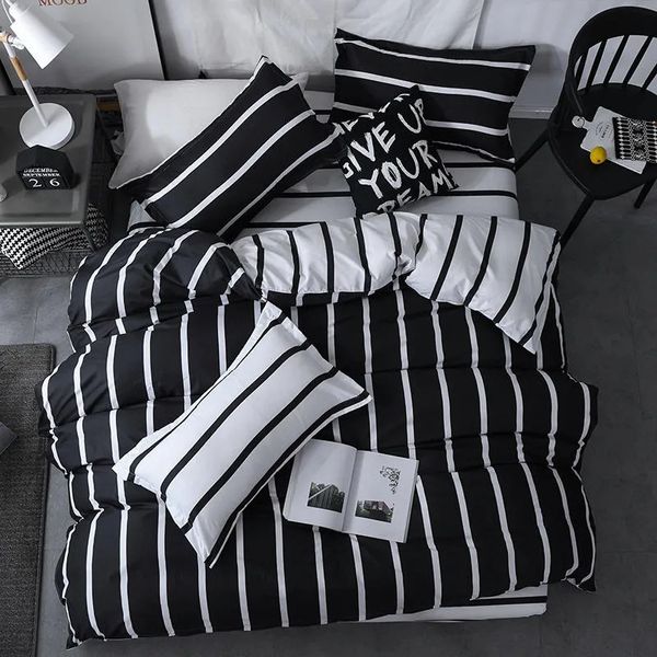 Set di biancheria da letto Set Copripiumino Federa biancheria da letto Trapunta con stampa a strisce in bianco e nero Lenzuolo piatto Queen Size 231023