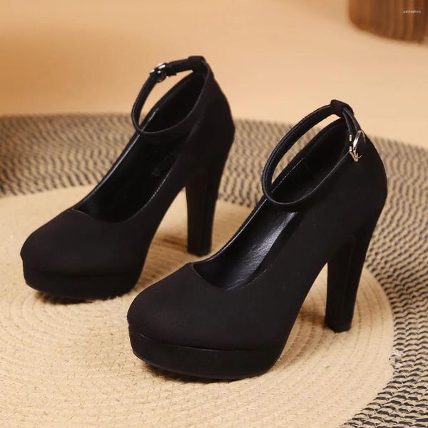 Sapatos de vestido preto veludo cabeça redonda salto alto plataforma impermeável moda fivela mulheres sexy tamanho grande 42 para mulheres 2023