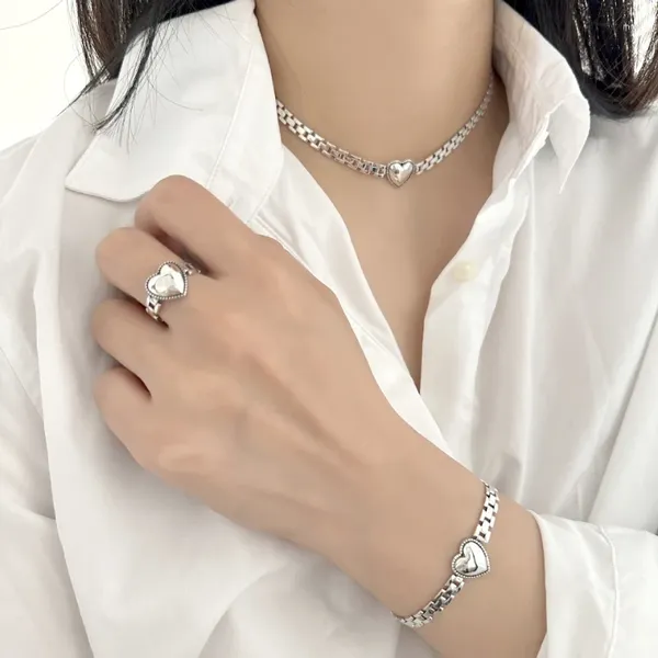 Kolye Kolyeleri Moda Saat Grubu Kalp Kolye Bilezik Yüzüğü Kadınlar için Retro Gümüş Renk Klavikula Zinciri Goth Kız Mücevher Aksesuarları