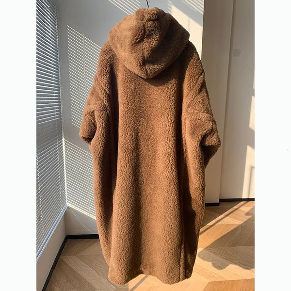 Pele feminina pele sintética cor tabaco com capuz ursinho casaco de comprimento médio teddy alpaca casaco de pele ovelha casaco de pele real roupas de inverno para mulheres 231024