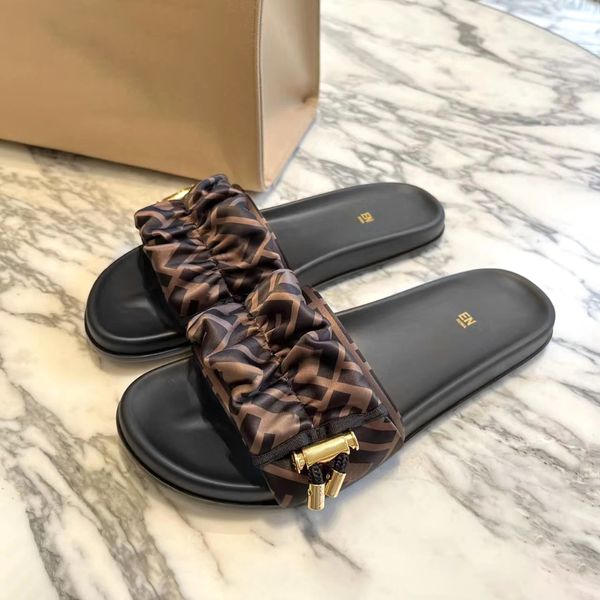 Mulheres Gladiador Sandália Sinta Luxo Designer Sandale Summer Beach Mule Slipper Moda Tecido De Seda Flat Casual Sapatos Slide Sandale Outdoor Sliders Loafer Chinelos