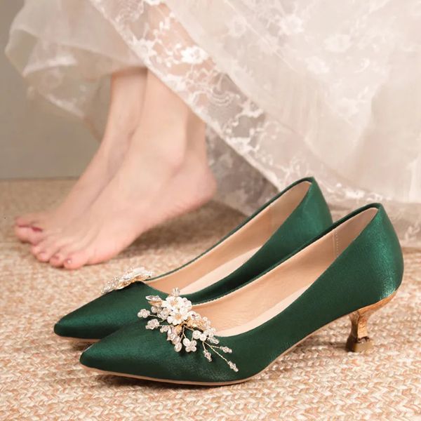 Sapatos de vestido flores apontou toe bombas para mulheres seda verde sapatos de salto baixo mulher deslizamento em sapatos de salto fino senhora sapatos de festa verde 231024