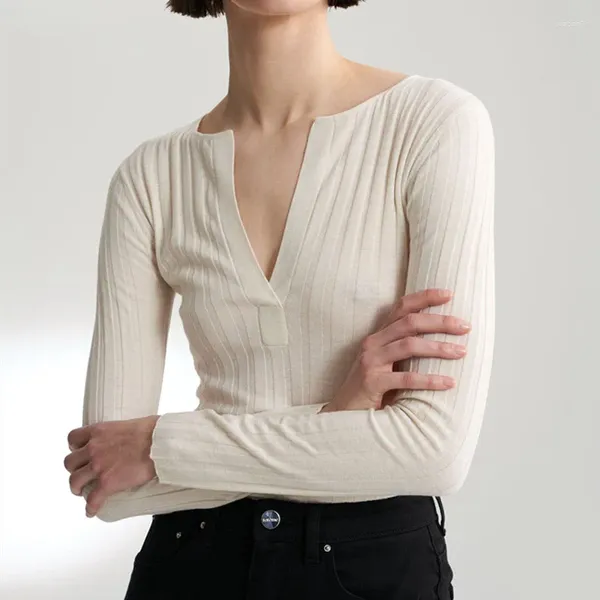 Suéteres femininos Mulheres malhas 2023 temperamento com decote em v comutando colarinho baixo nicho cashmere base camisa