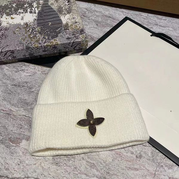 Fashin casquette designer beanie di lusso da uomo cappello da baseball sportivo in cotone lavorato a maglia cappelli berretti con teschio montato classico triangolo lettera stampata berretti di lana regalo casual TT