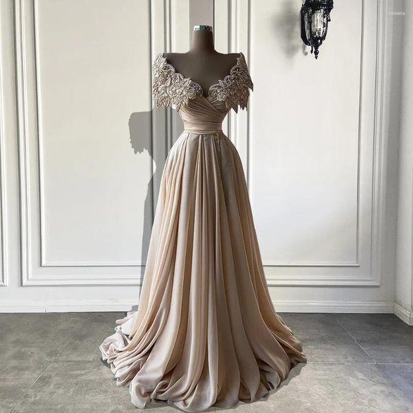 Abiti da festa Lunghi di lusso 2023 Spalle scoperte Perline lucide Cristallo Champagne Chiffon Dubai Abito da sera formale da donna Cintura a catena sottile V profonda